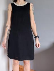 czarna wizytowa sukienka z perełkami, elegancka, H&M, 36, S, perły